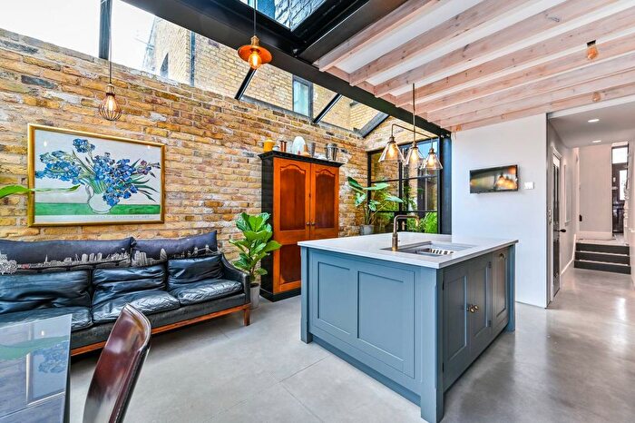 3 Bedroom Property To Rent In Highbury Hill, Highbury, London, N5