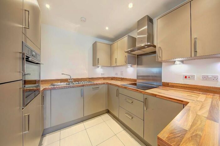 1 Bedroom Flat For Sale In Hero, Kingston Road, Wimbledon Chase, SW20