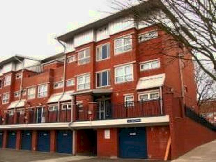 2 Bedroom Flat To Rent In Shepherds Gardens, Edgbaston, Birmingham, B15