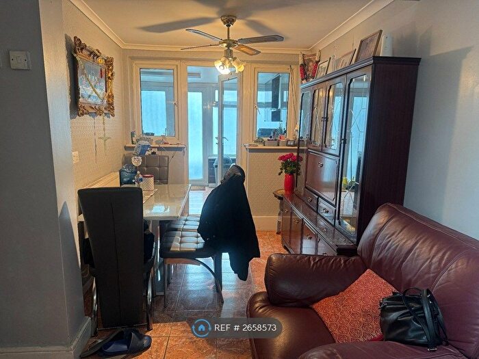 4 Bedroom End Terrace House To Rent In Mitcham Road, Croydon, CR0