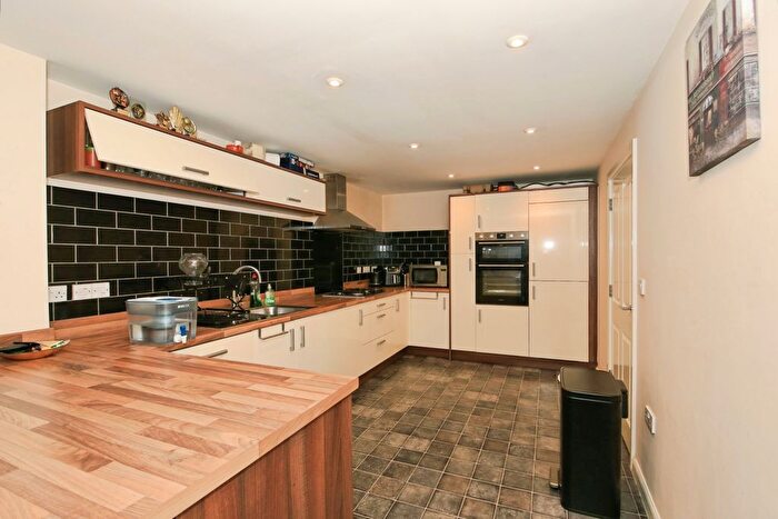 3 Bedroom Town House For Sale In Teasel Way, Peterborough, PE7