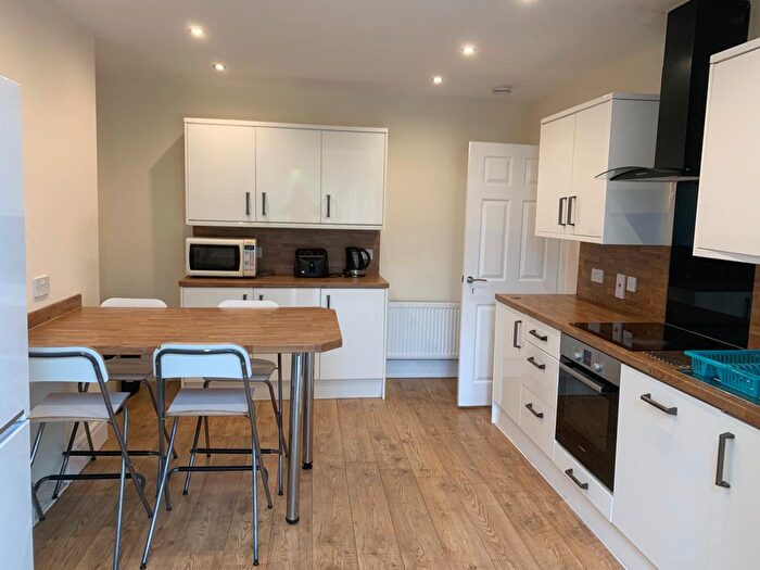 4 Bedroom Semi-Detached House To Rent In Fairholme Road, Withington, Manchester, M20