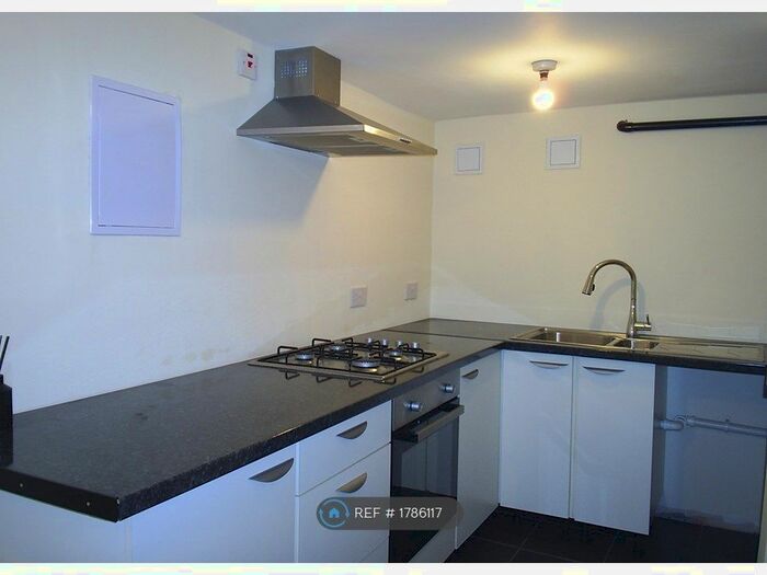 1 Bedroom Terraced House To Rent In Bolton Lane, Bradford, BD2