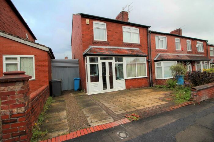 3 Bedroom Semi-Detached House To Rent In Oriel Avenue, Oldham, OL8