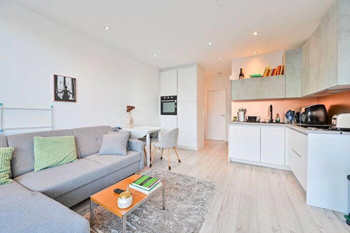 1 Bedroom Flat To Rent In Tower Bridge Road, London Bridge, London, SE1