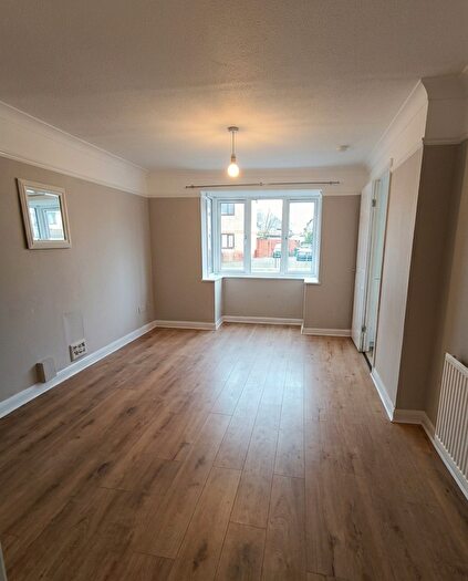 2 Bedroom Maisonette To Rent In Raynton Road, Enfield, EN3