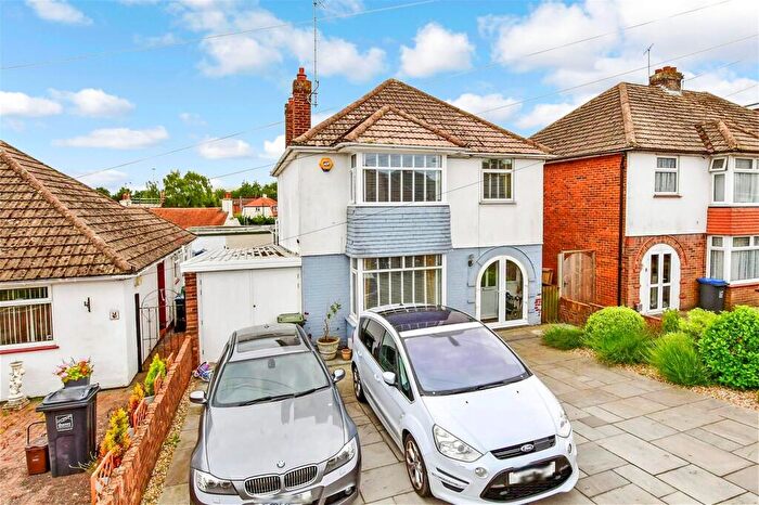 4 Bedroom Detached House For Sale In Pinewood Close, Ramsgate, Kent, CT12