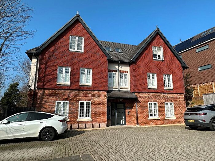 3 Bedroom Flat For Sale In West Hill, Sanderstead, Surrey, CR2