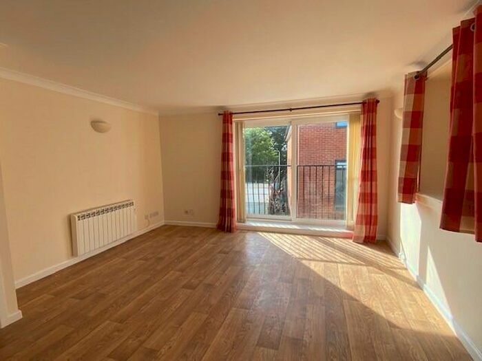 1 Bedroom Flat To Rent In Junction Road, Southampton, Hampshire, SO40