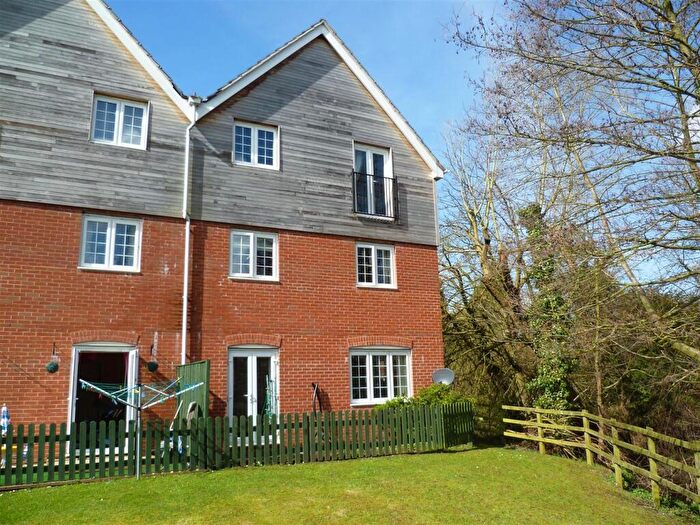 2 Bedroom Flat To Rent In Marina View, Fazeley, B78