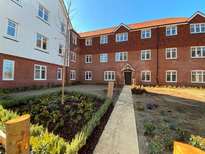 2 Bedroom Flat To Rent In Heather Court, Emerald Avenue, GU51