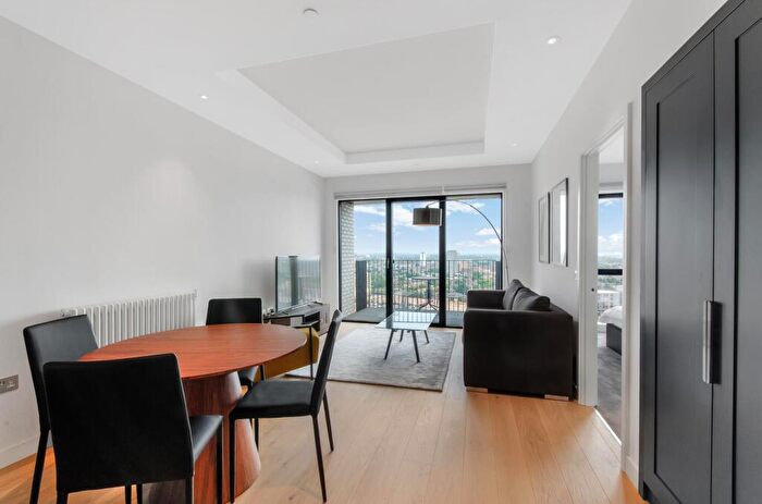 1 Bedroom Apartment For Sale In Grantham House, Botanic Square, London City Island, E14