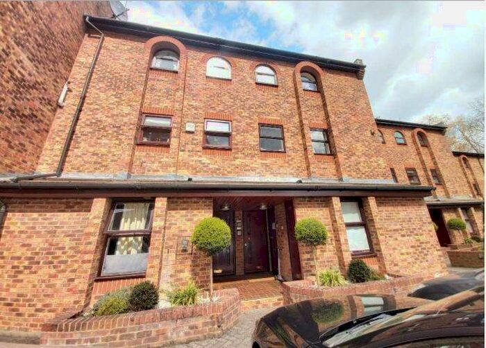 1 Bedroom Flat To Rent In Kingfisher Place, RG1