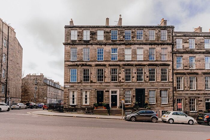 2 Bedroom Flat For Sale In Dundas Street, Edinburgh, EH3