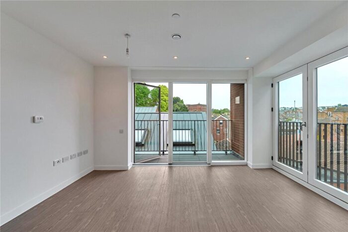 2 Bedroom Apartment For Sale In Ashton Road, Bristol, Somerset, BS3