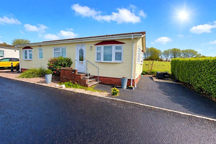 2 Bedroom Property For Sale In Carmarthen Road, Kilgetty, Pembrokeshire, SA68