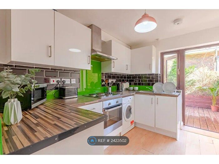 2 Bedroom End Of Terrace House To Rent In Ambergate Street, London, SE17
