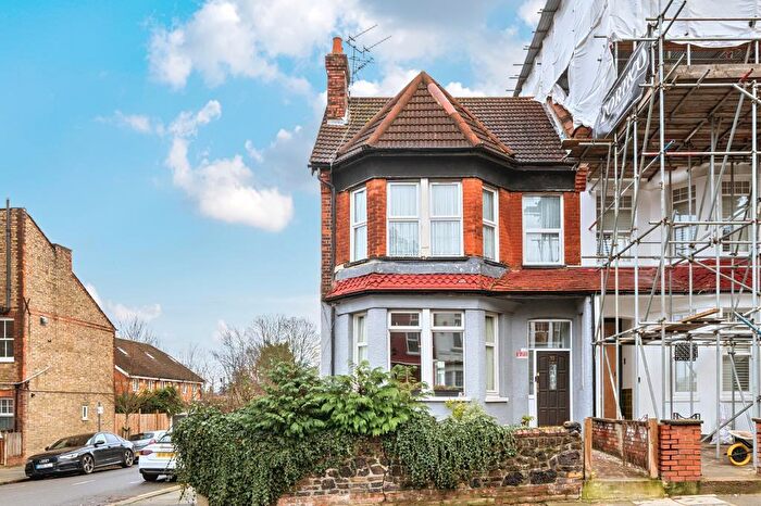 2 Bedroom Flat For Sale In Dollis Park, Finchley, N3