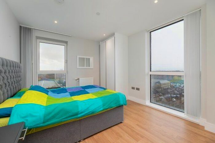 2 Bedroom Flat To Rent In Plough Lane, London, SW17