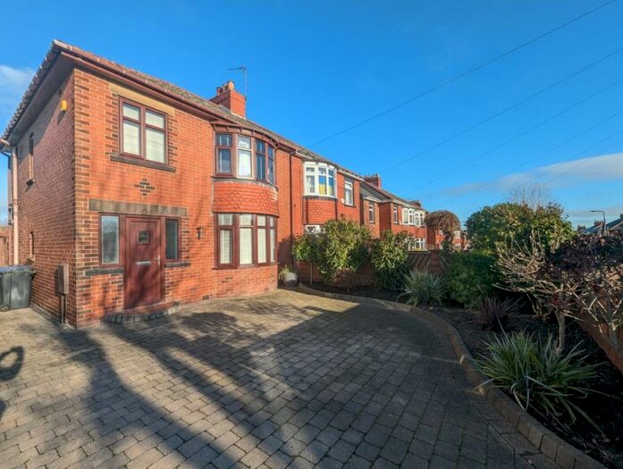 3 Bedroom Semi-Detached House To Rent In Tempest Avenue, Darfield, S73