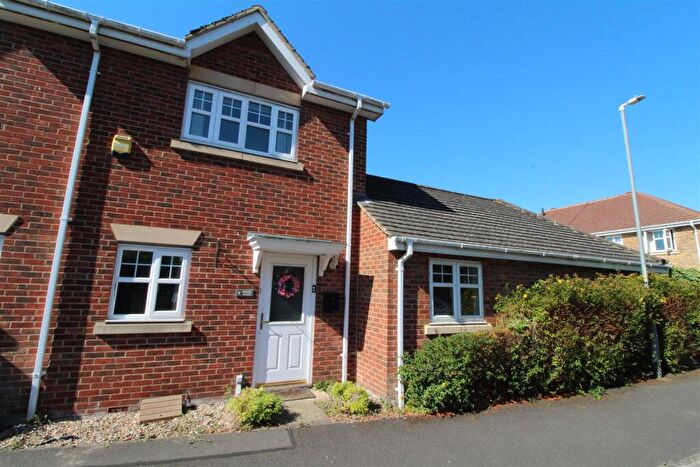 2 Bedroom Semi-Detached House To Rent In Sphinx Place, Dunstable, LU6