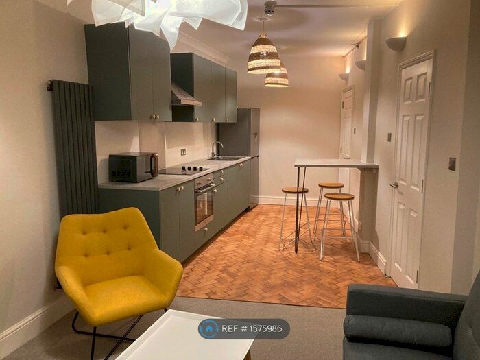 3 Bedroom Maisonette To Rent In New Bridge Street, Exeter, EX4