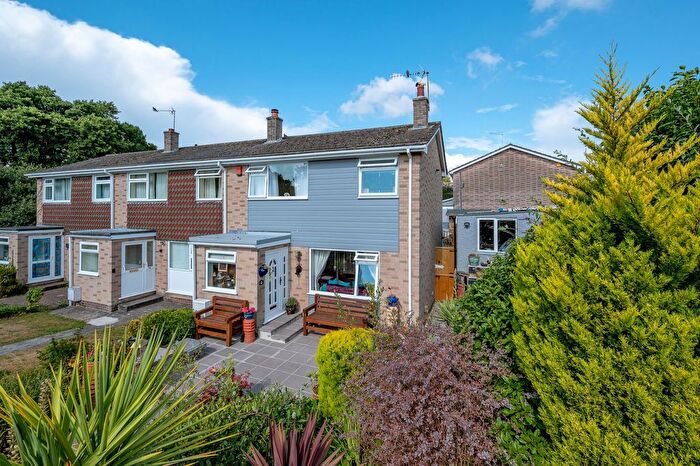 3 Bedroom End Terrace House For Sale In Maybrook Drive, Saltash, Cornwall, PL12