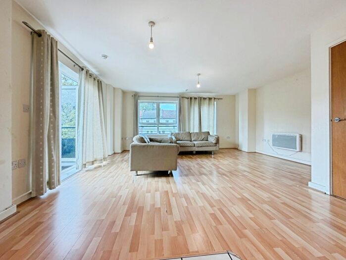 2 Bedroom Flat To Rent In Lanadron Close, Isleworth, TW7