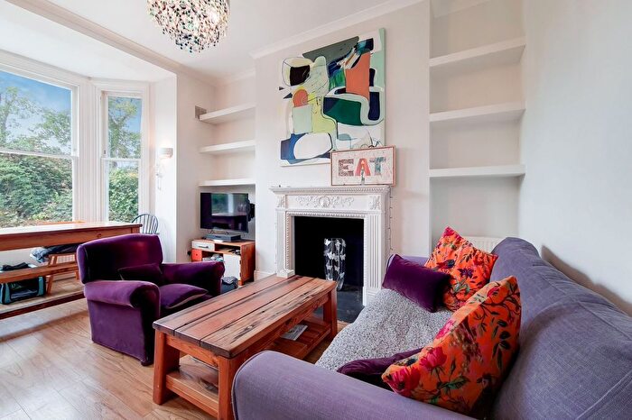 2 Bedroom Flat To Rent In Gauden Road, London, SW4