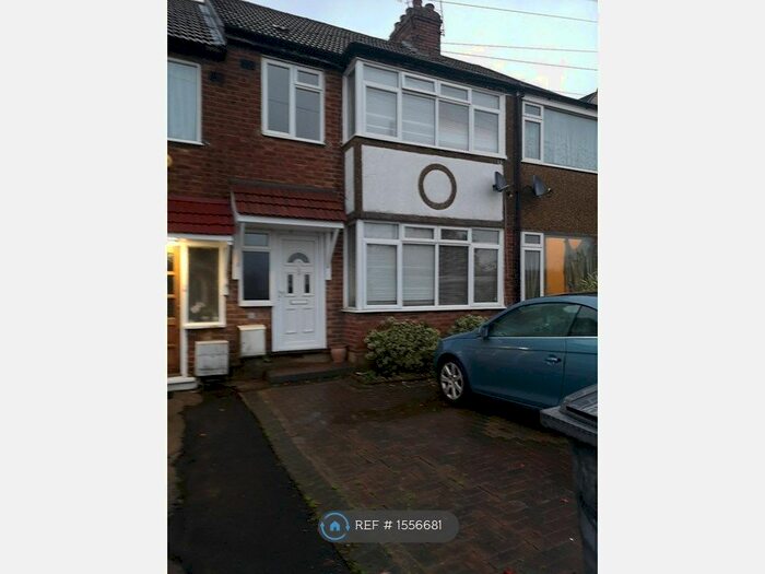 4 Bedroom Terraced House To Rent In Chestnut Grove, Barnet, EN4