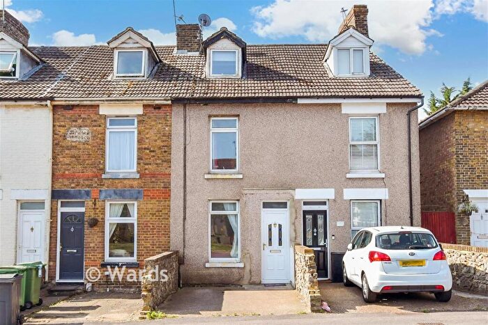 3 Bedroom Terraced House For Sale In Tonbridge Road, Maidstone, Kent, ME16