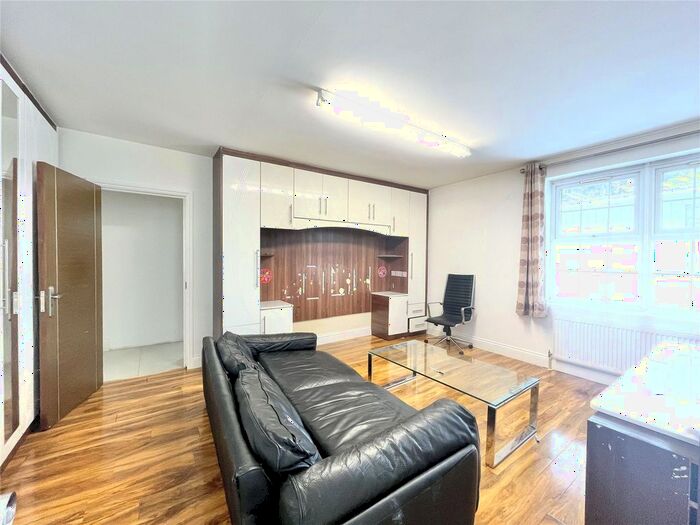 1 Bedroom Flat To Rent In Uxbridge Road, High Street, UB1