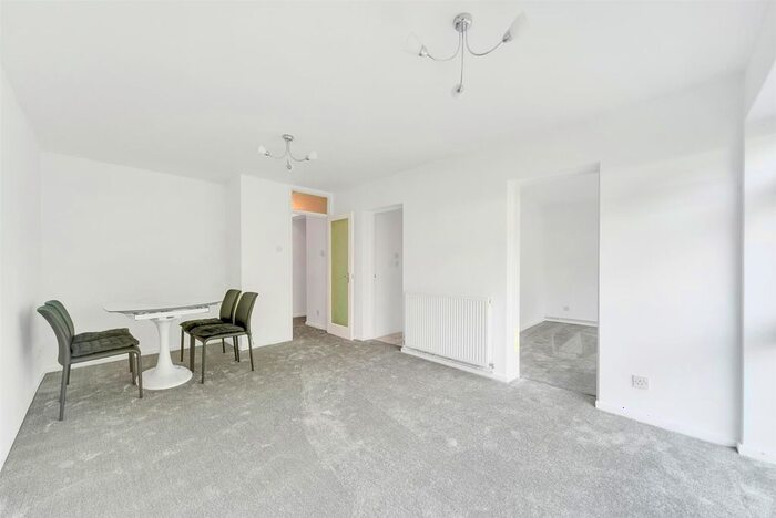 1 Bedroom Flat To Rent In Albemarle Road, Beckenham, BR3