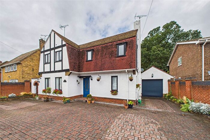 5 Bedroom Detached House For Sale In Prospect Avenue, Farnborough, Hampshire, GU14