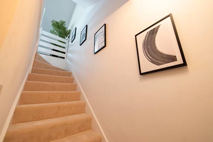 1 Bedroom Apartment For Sale In West End Lane, West Hampstead, NW6