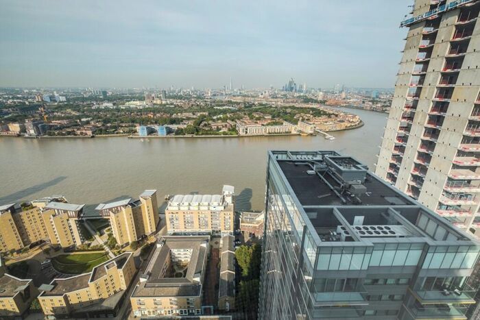 1 Bedroom Flat To Rent In The Landmark, Canary Wharf, E14