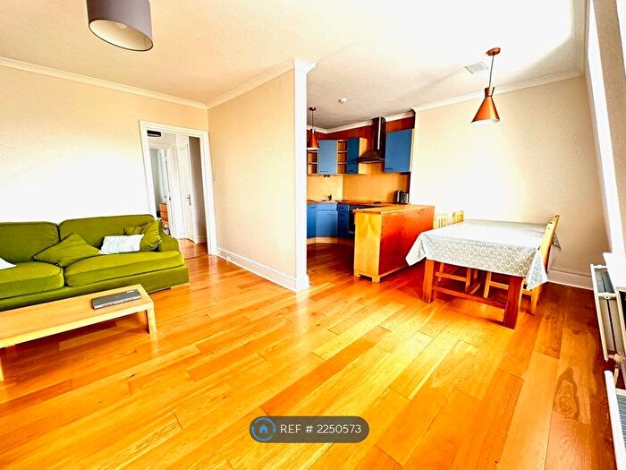 1 Bedroom Flat To Rent In First Avenue, Hove, BN3
