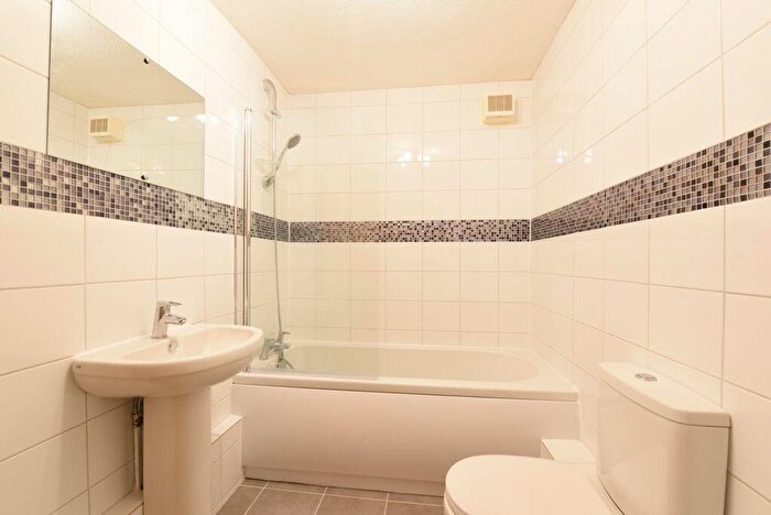 2 Bedroom Apartment To Rent In Clockhouse Road, Farnborough, GU14