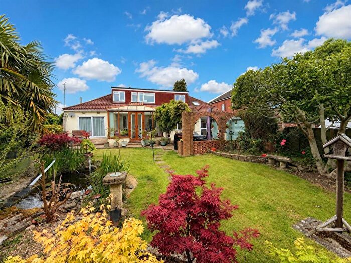 5 Bedroom Chalet For Sale In Wimborne Road West, Wimborne, BH21