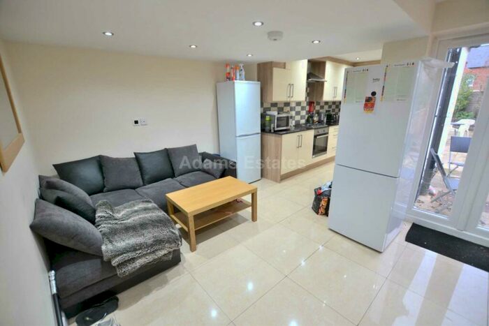 6 Bedroom Terraced House To Rent In De Beauvoir Road, Reading, RG1