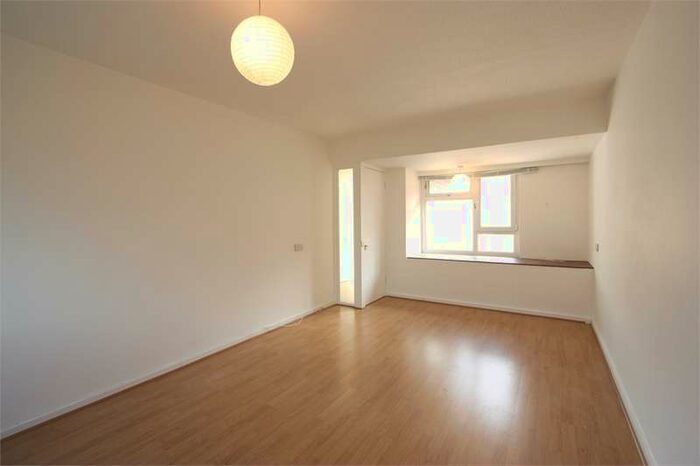 1 Bedroom Flat To Rent In Hazel Way, Bermondsey, SE1