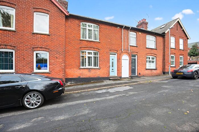 3 Bedroom Terraced House For Sale In West View, Daventry, Northamptonshire, NN11