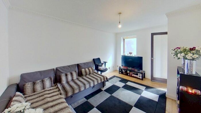 1 Bedroom Flat To Rent In East Smithfield, Tower Hill, London, E1W