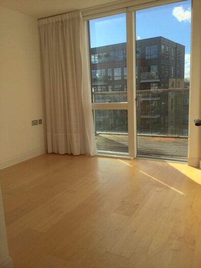 1 Bedroom Flat To Rent In Canal Wharf, Kingsland Road, Hackney, E8