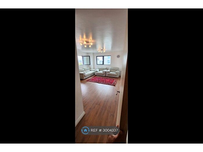 2 Bedroom Flat To Rent In Churchill Way, Cardiff, CF10