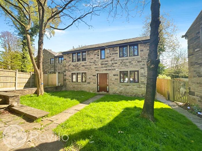 5 Bedroom Semi-Detached House To Rent In Haugh Fold, Newhey, OL16