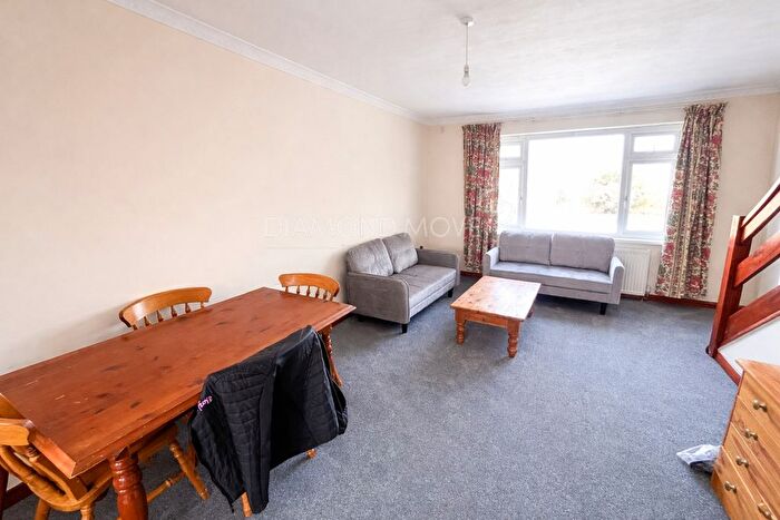 2 Bedroom Maisonette To Rent In Marshall Close, Hounslow, TW4