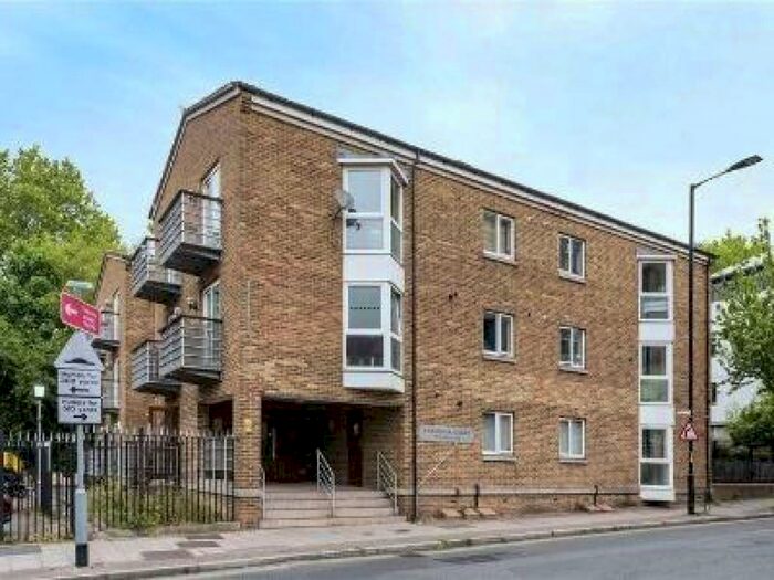 2 Bedroom Flat To Rent In Croft Street, SE8