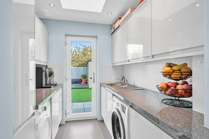 3 Bedroom End Of Terrace House For Sale In Farmfield Road, Bromley, BR1