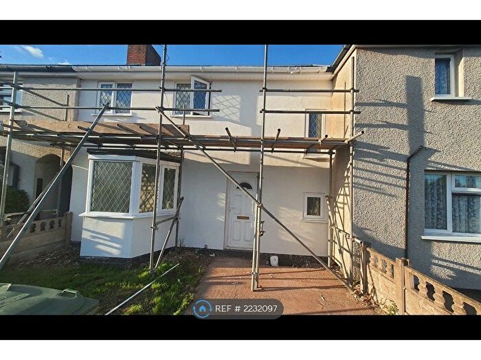 3 Bedroom Terraced House To Rent In Chase Road, Walsall, WS8